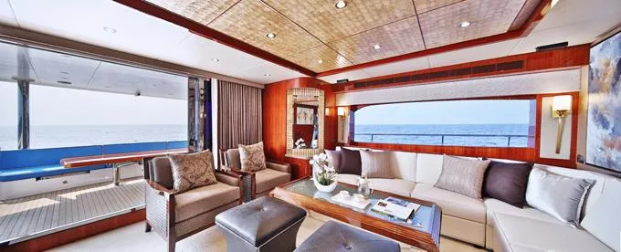 JOHNSON 80' FLYBRIDGE M/Y - Image 3