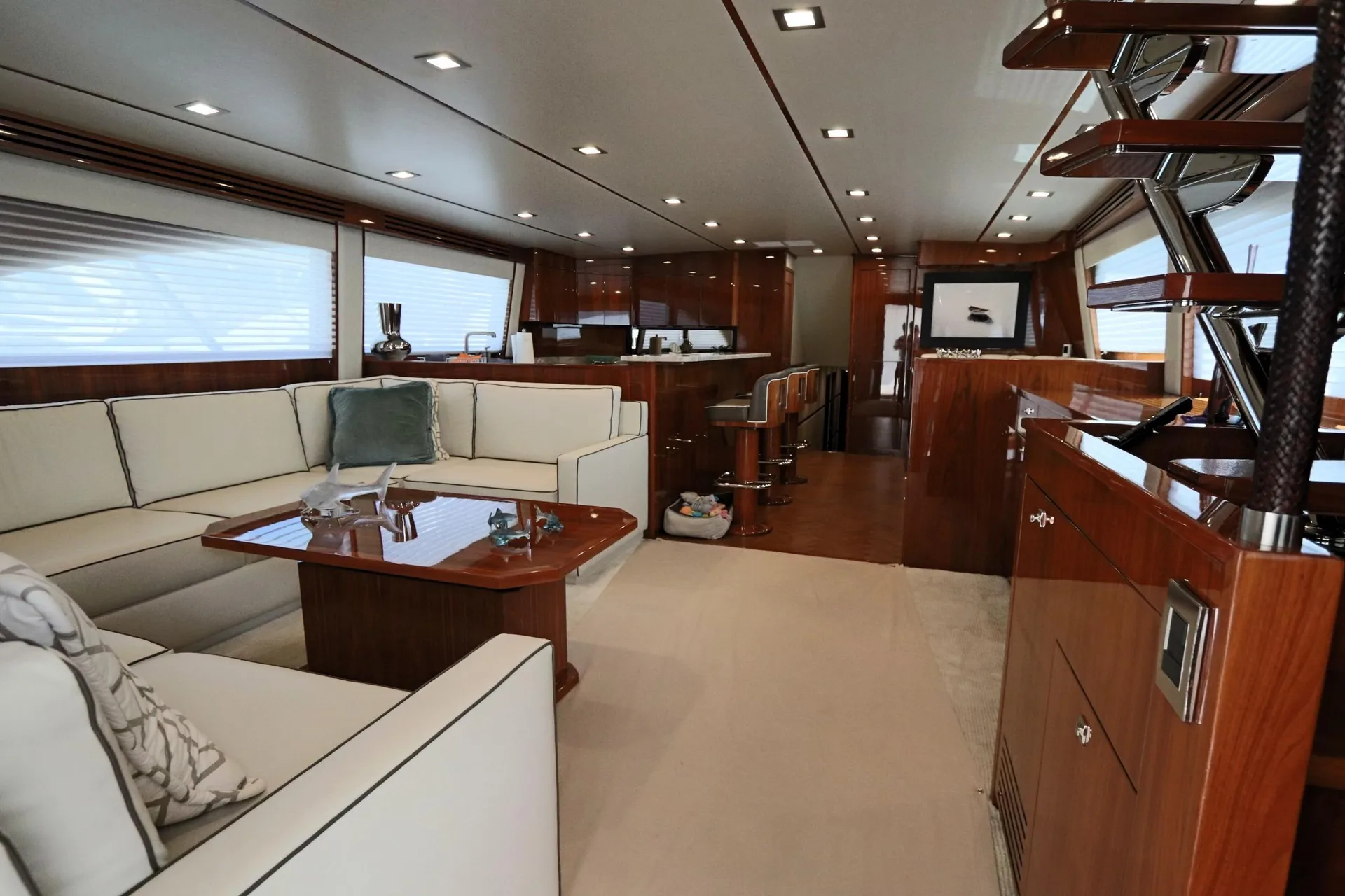 VIKING 80 ENCLOSED BRIDGE - Image 3