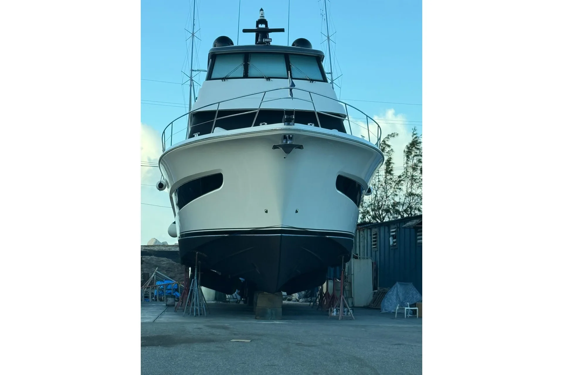 RIVIERA 64 SPORTS MOTOR YACHT - Image 1