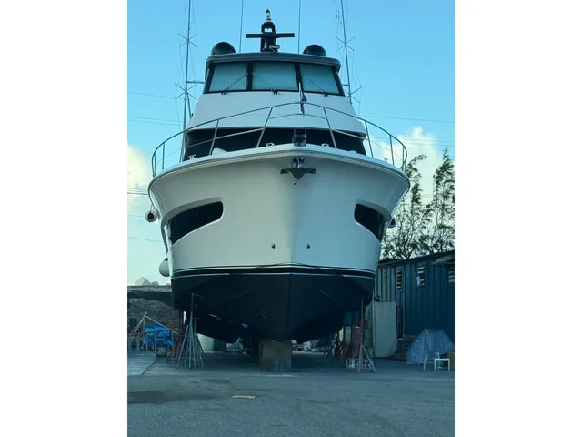 Riviera 64 Sports Motor Yacht — Riviera