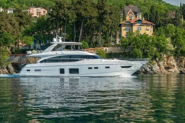 PRINCESS 82