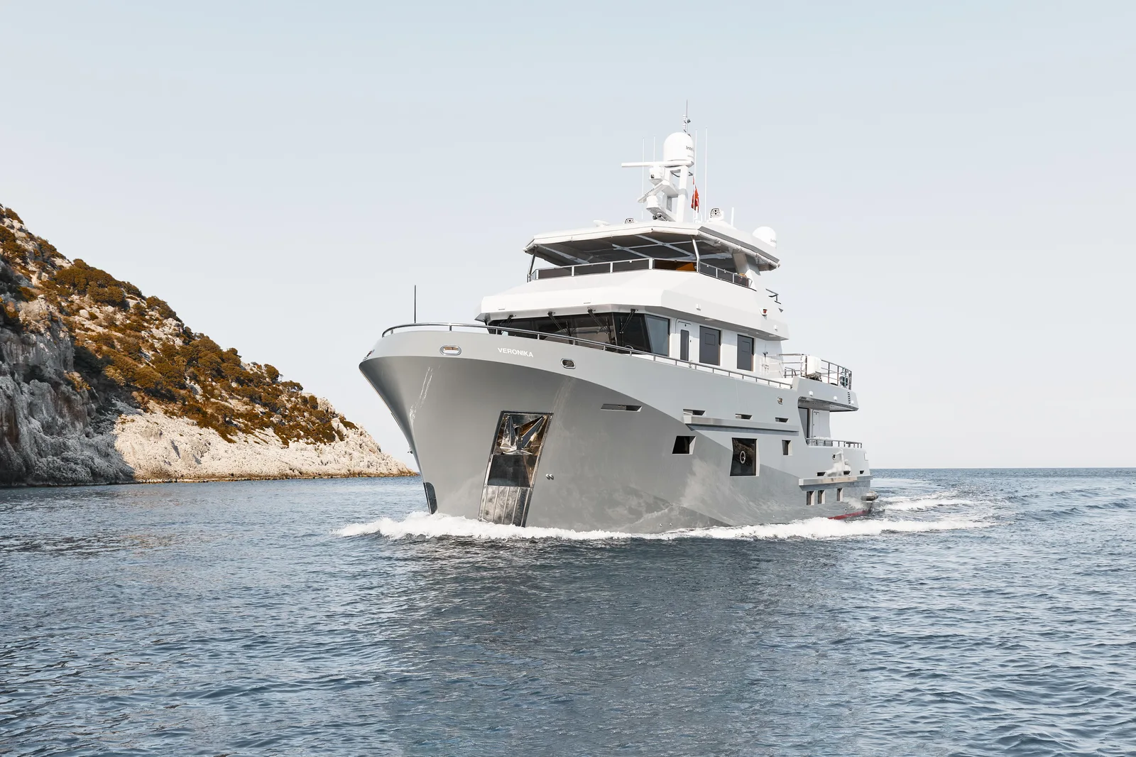 BERING 77 EXPLORER YACHT - Image 1
