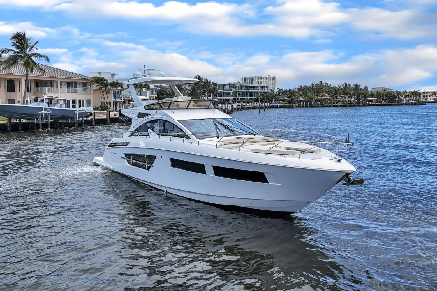 2024 CRUISERS YACHTS 60 FLY - Image 1