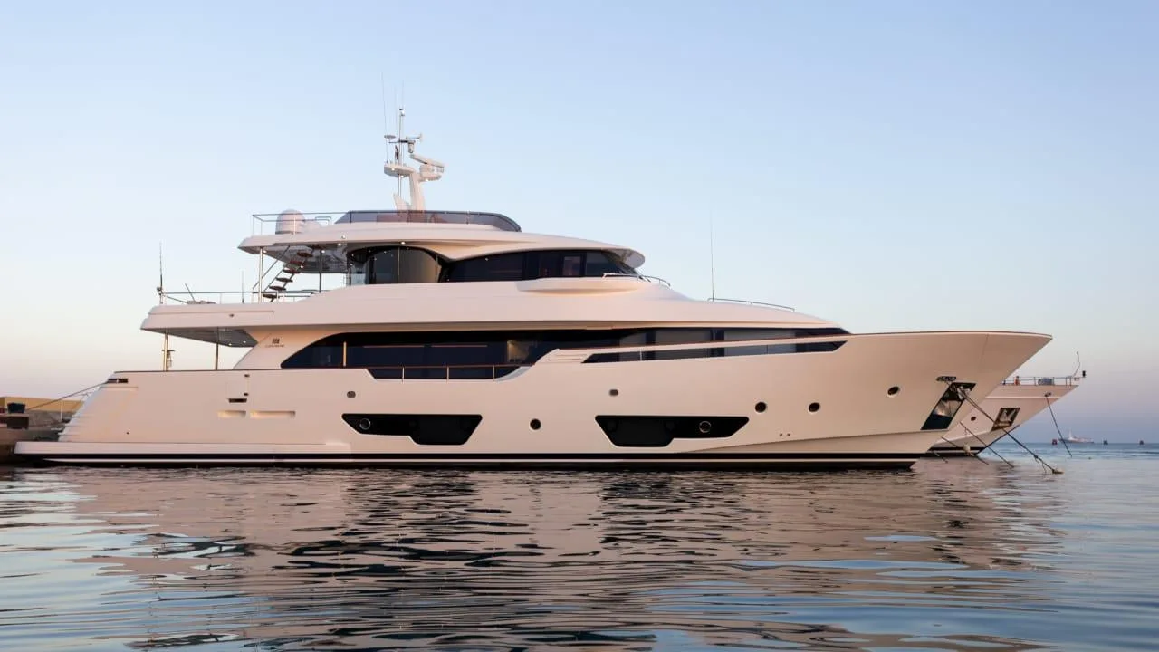 STUNNING TRI-DECK OPPORTUNITY - Image 1