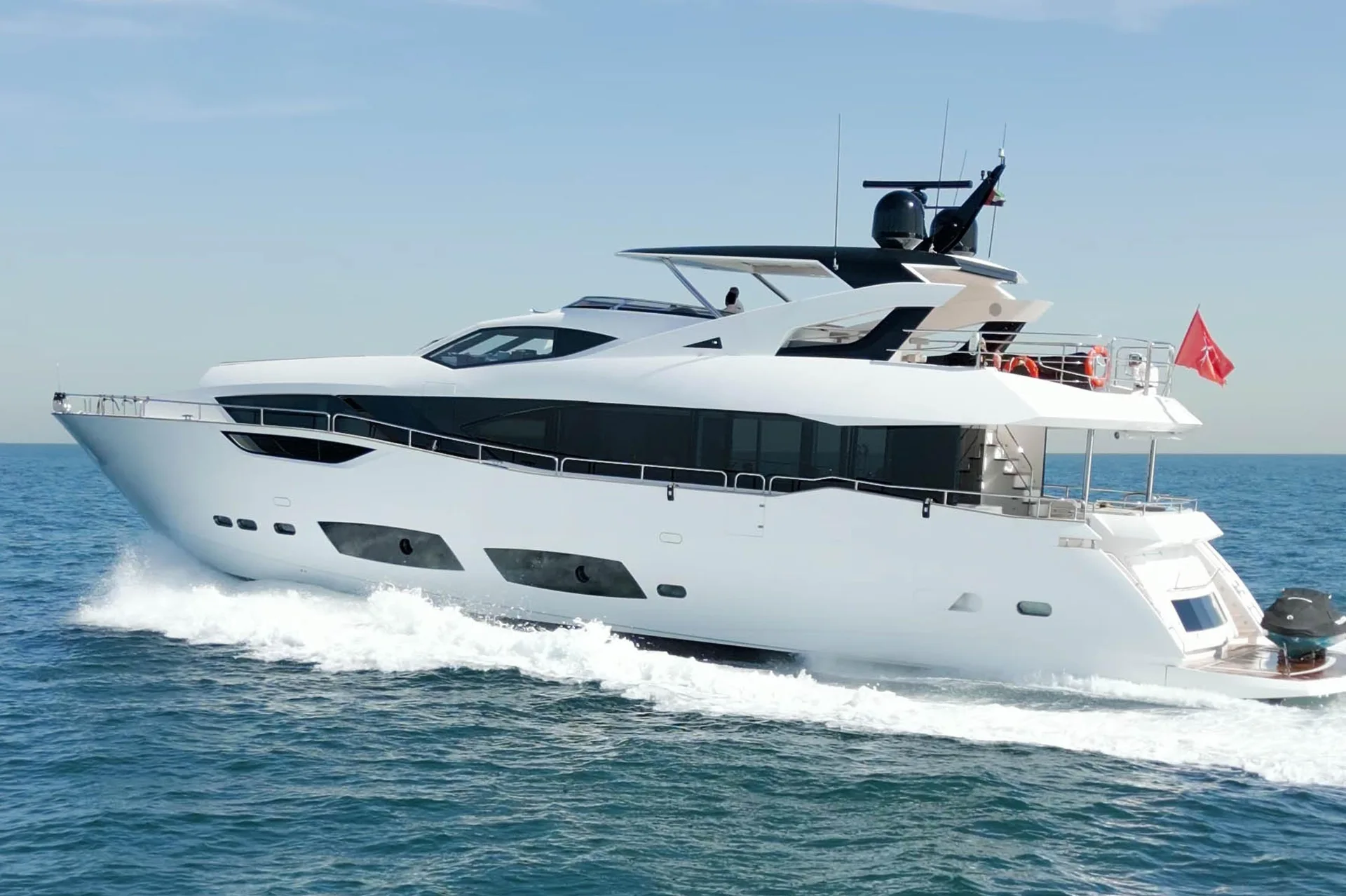 SUNSEEKER 95 YACHT - Image 1