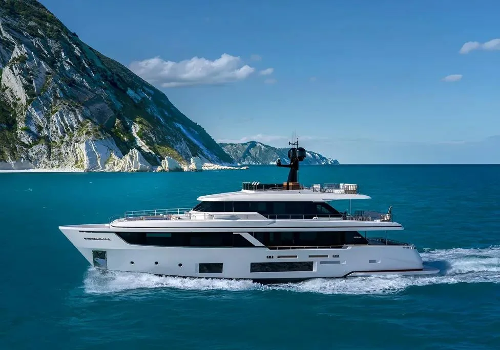 CUSTOM LINE NAVETTA 30 - Image 1