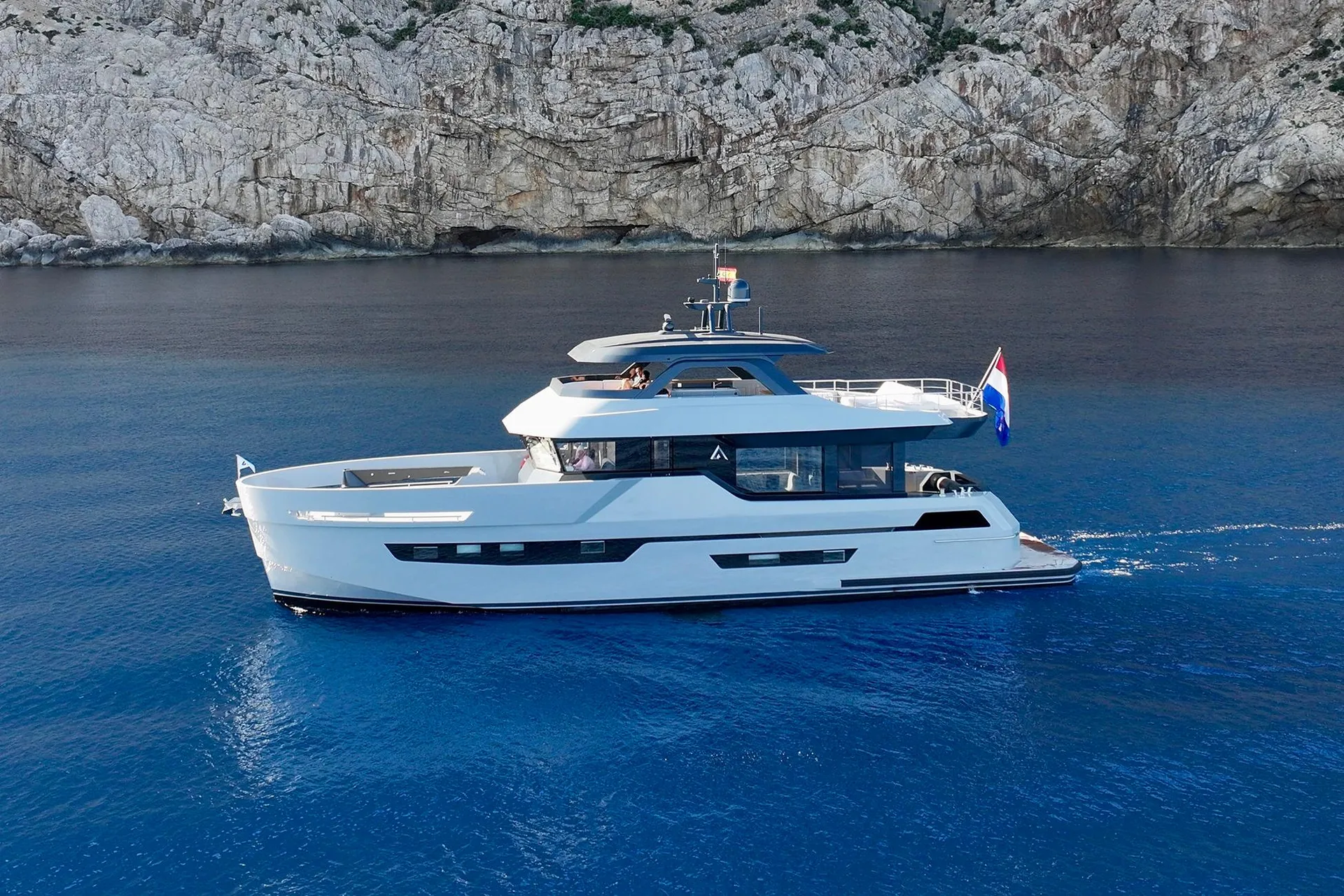 OUTER REEF YACHTS 780 ADVENTURE - Image 3