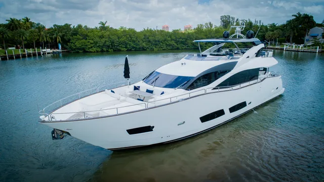 2015 SUNSEEKER 28 METRE YACHT