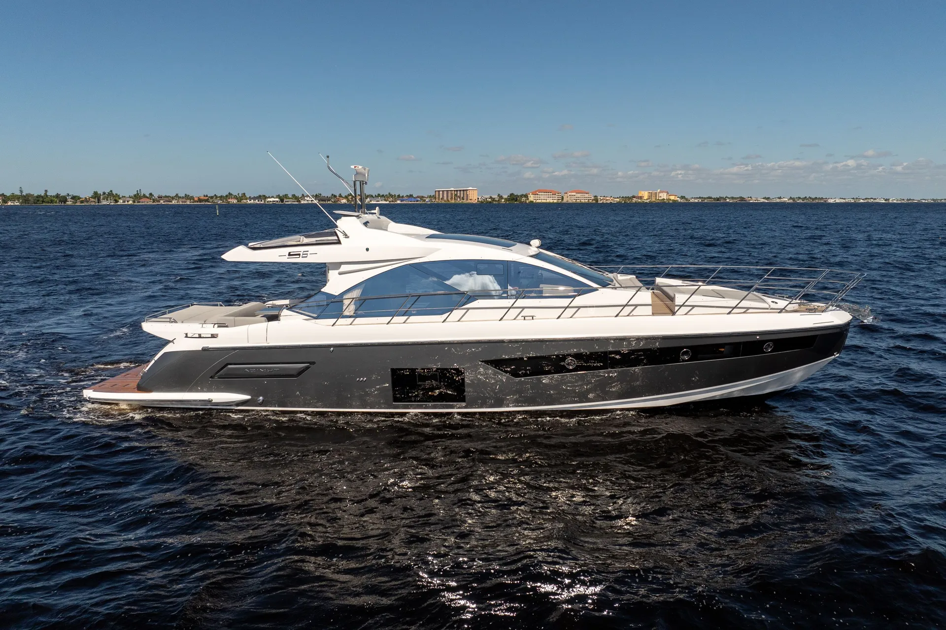2025 AZIMUT S6 - Image 3