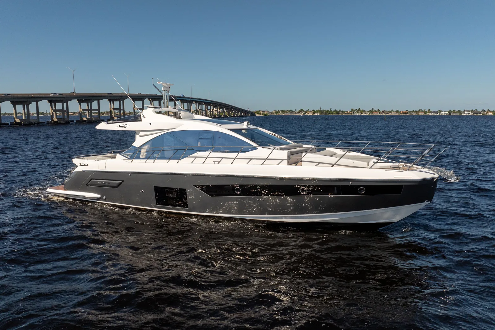2025 AZIMUT S6 - Image 1