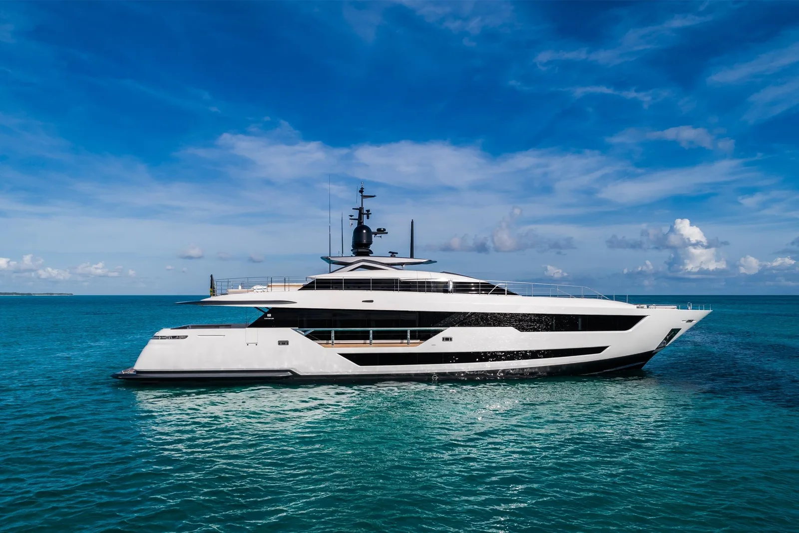 CUSTOM LINE 120' - Image 1