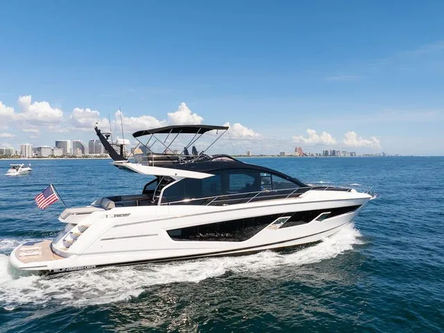 Sunseeker 65 Sport Yacht — Sunseeker