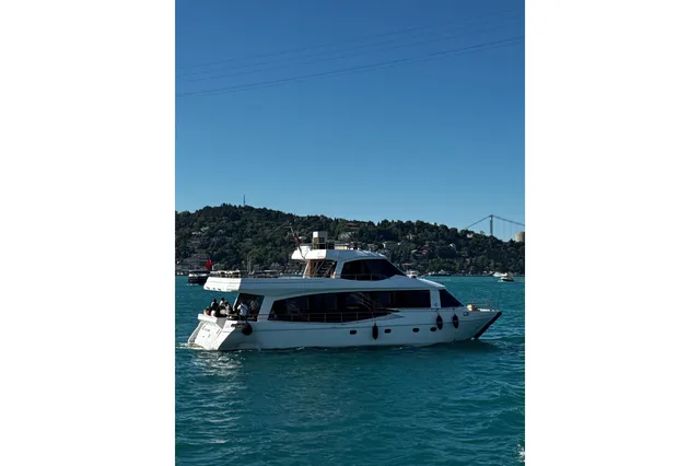 CUSTOM-CRAFT RESTAURANT AND EXCURSION VESSEL