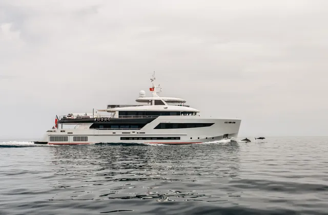 BERING 145 EXPLORER YACHT