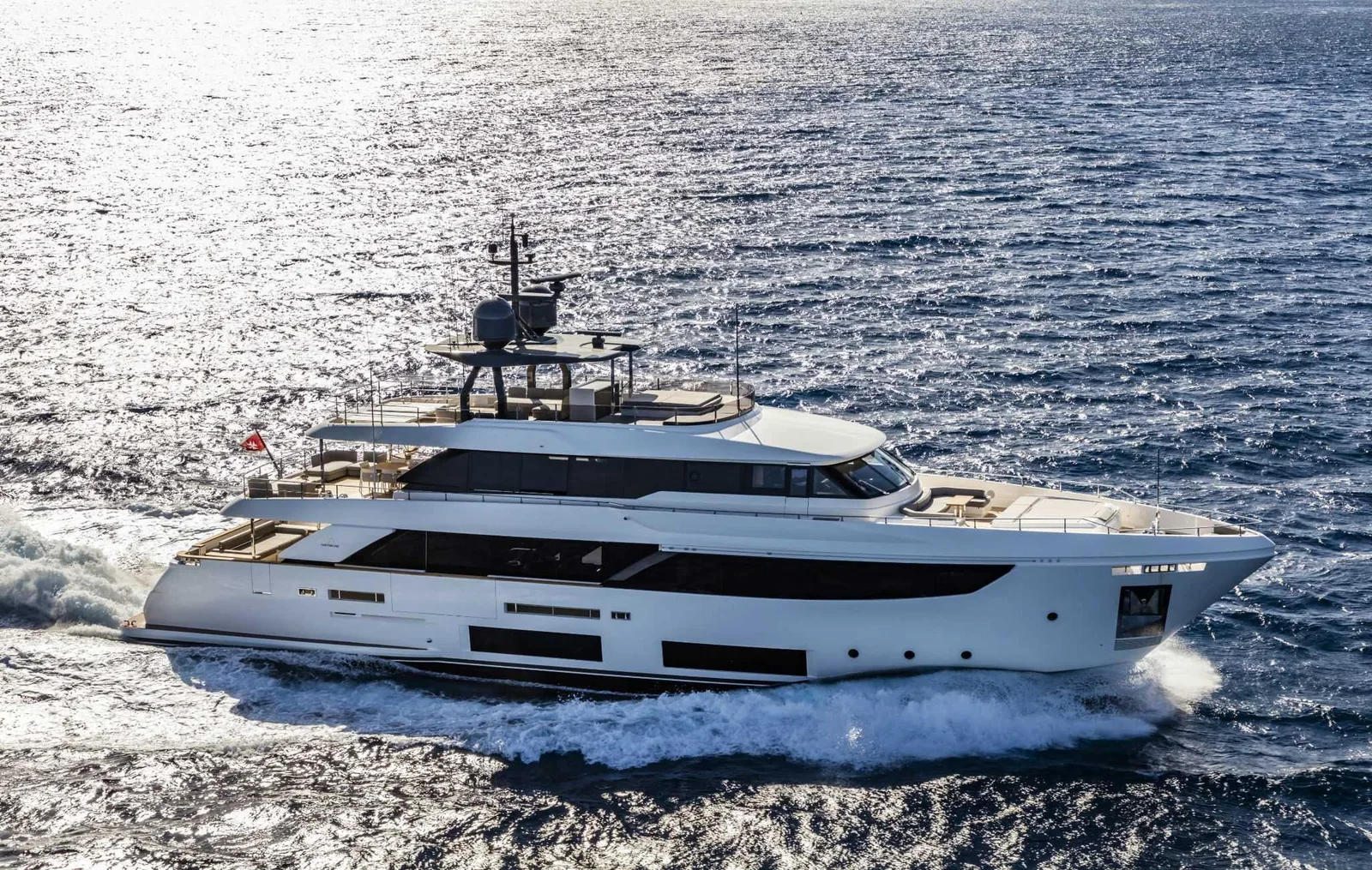 CUSTOM LINE NAVETTA 33 - Image 1