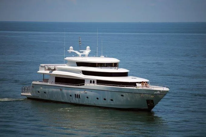 JOHNSON 110 SKYLOUNGE M/Y - Image 1