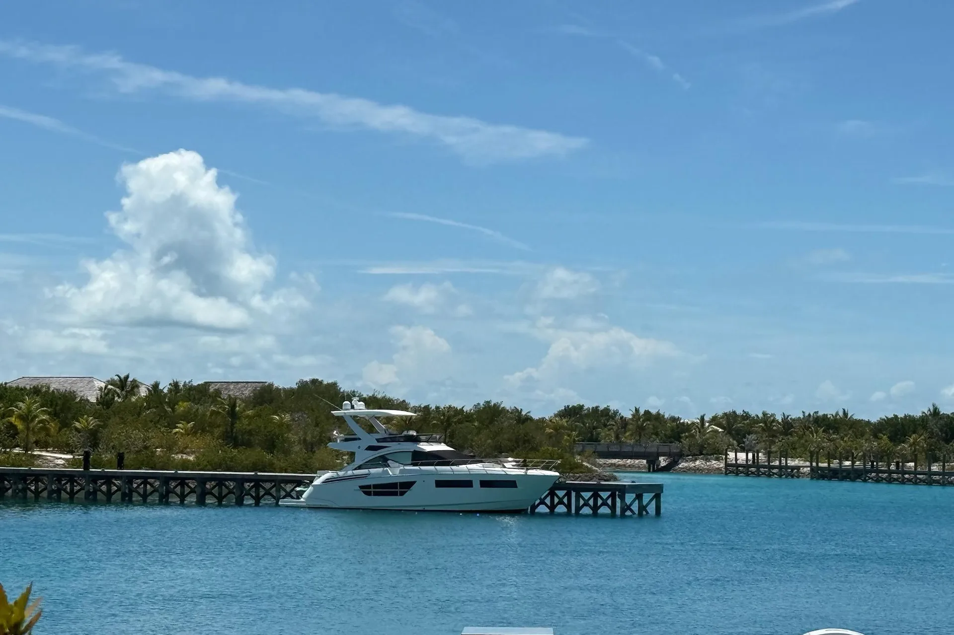 CRUISERS YACHTS 60 FLY - Image 3