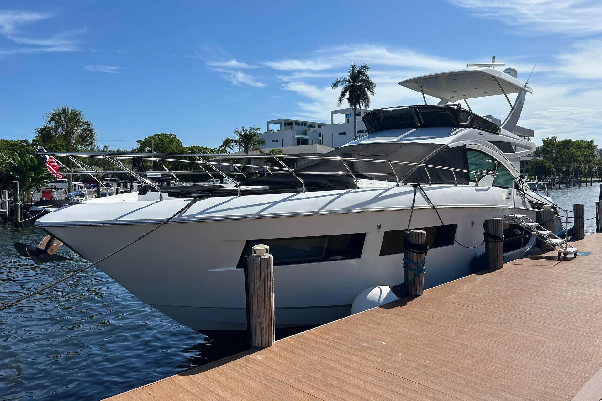 CRUISERS YACHTS 60 FLY - Image 1