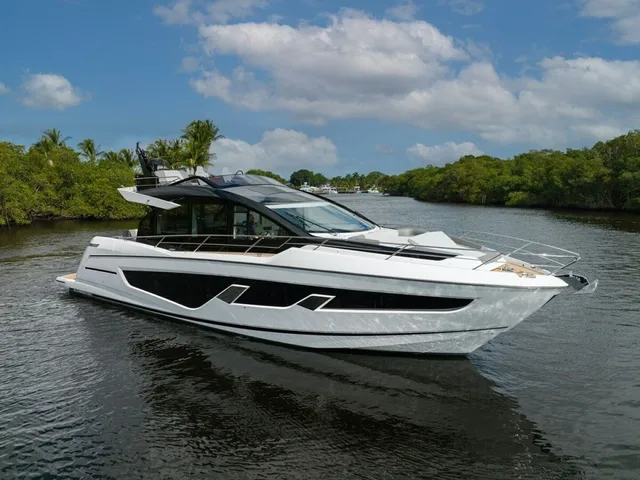2023 Sunseeker 65 Sport Yacht — Sunseeker