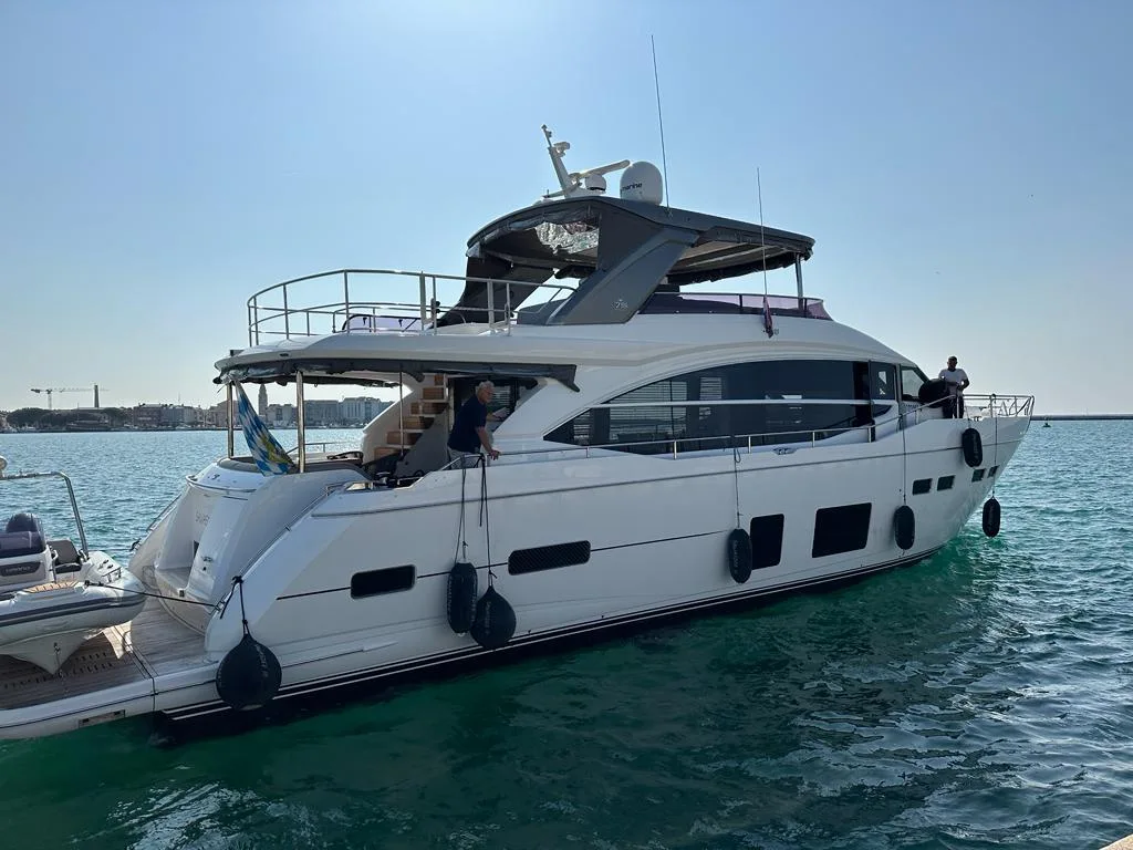PRINCESS 75 MOTOR YACHT - Image 1