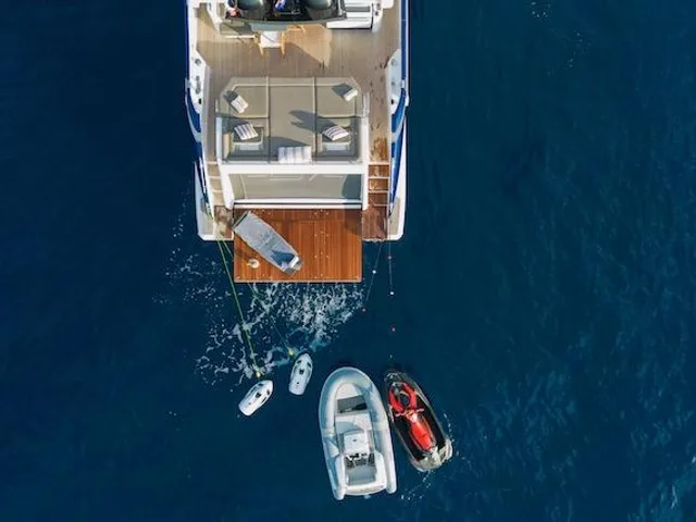Jetzt verfügbar — Azimut