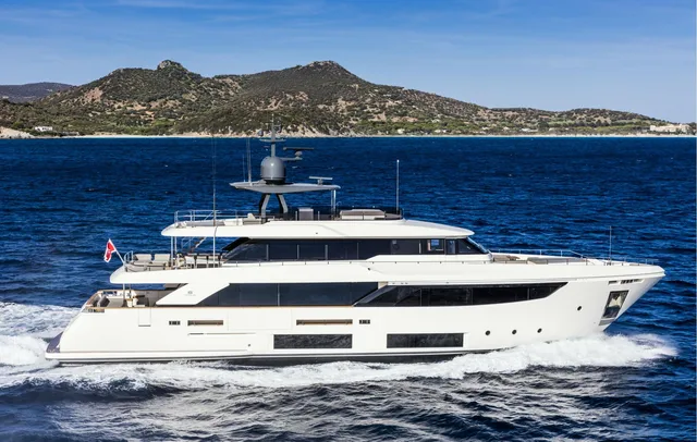 CUSTOM LINE NAVETTA 33