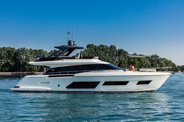 FERRETTI YACHTS 670