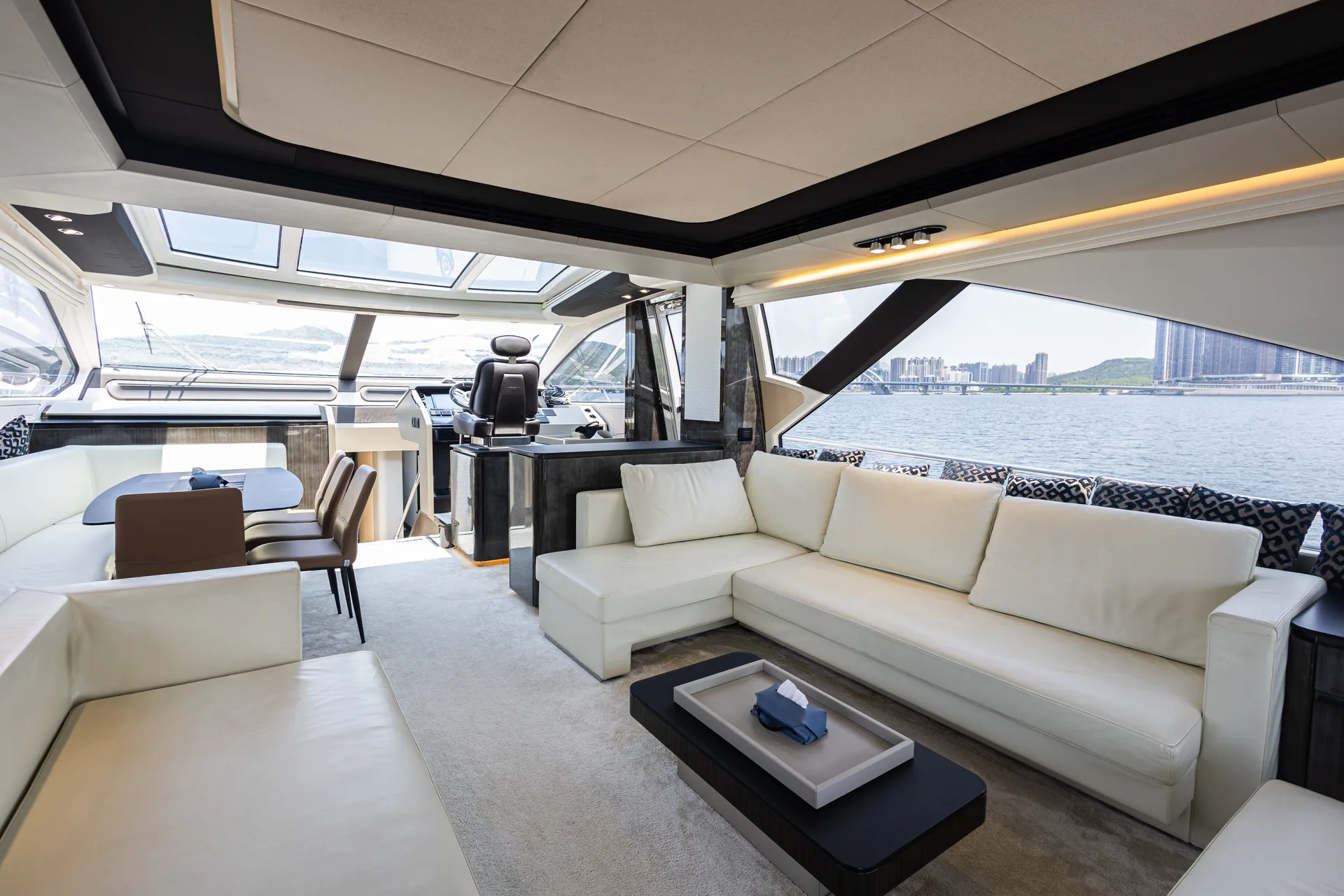 2019 AZIMUT 77S - Image 3