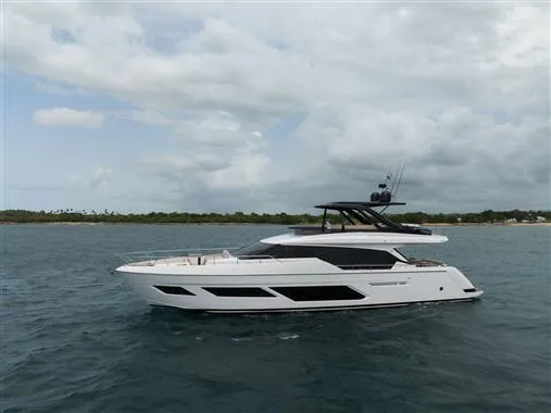 FERRETTI YACHTS 720