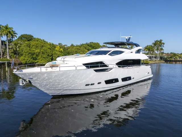 2025 Sunseeker 95 Yacht — Sunseeker