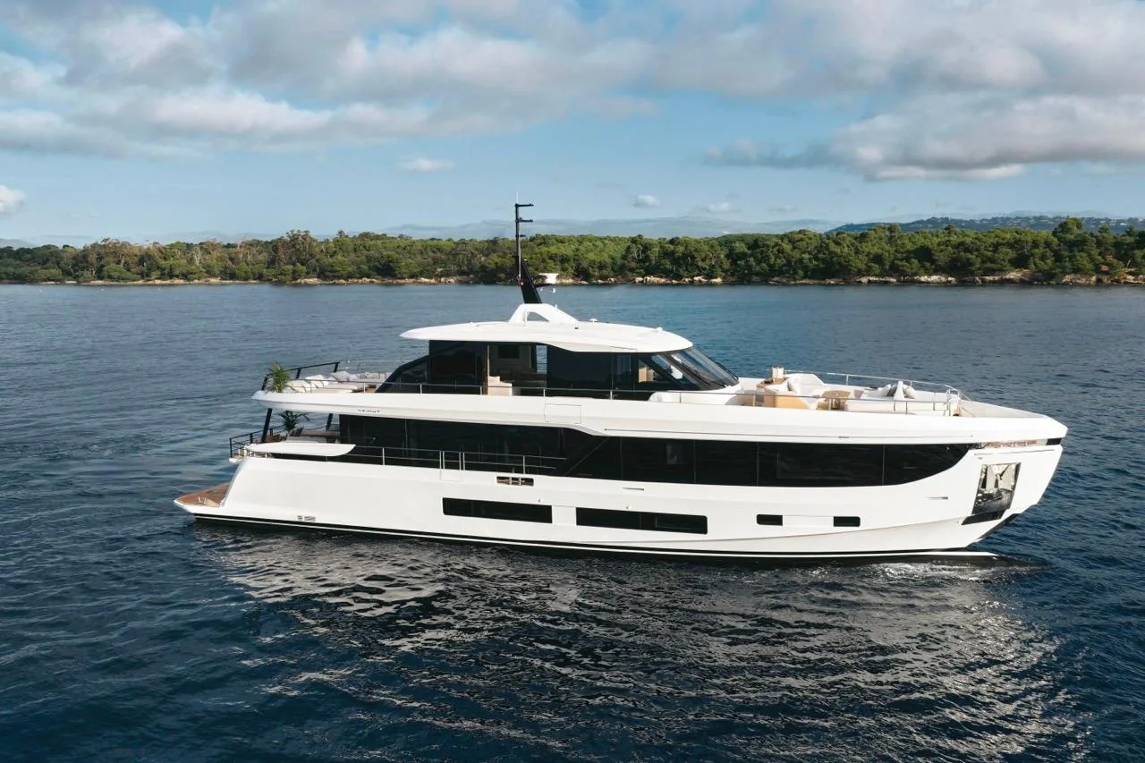 AZIMUT GRANDE 30METRI - Image 1