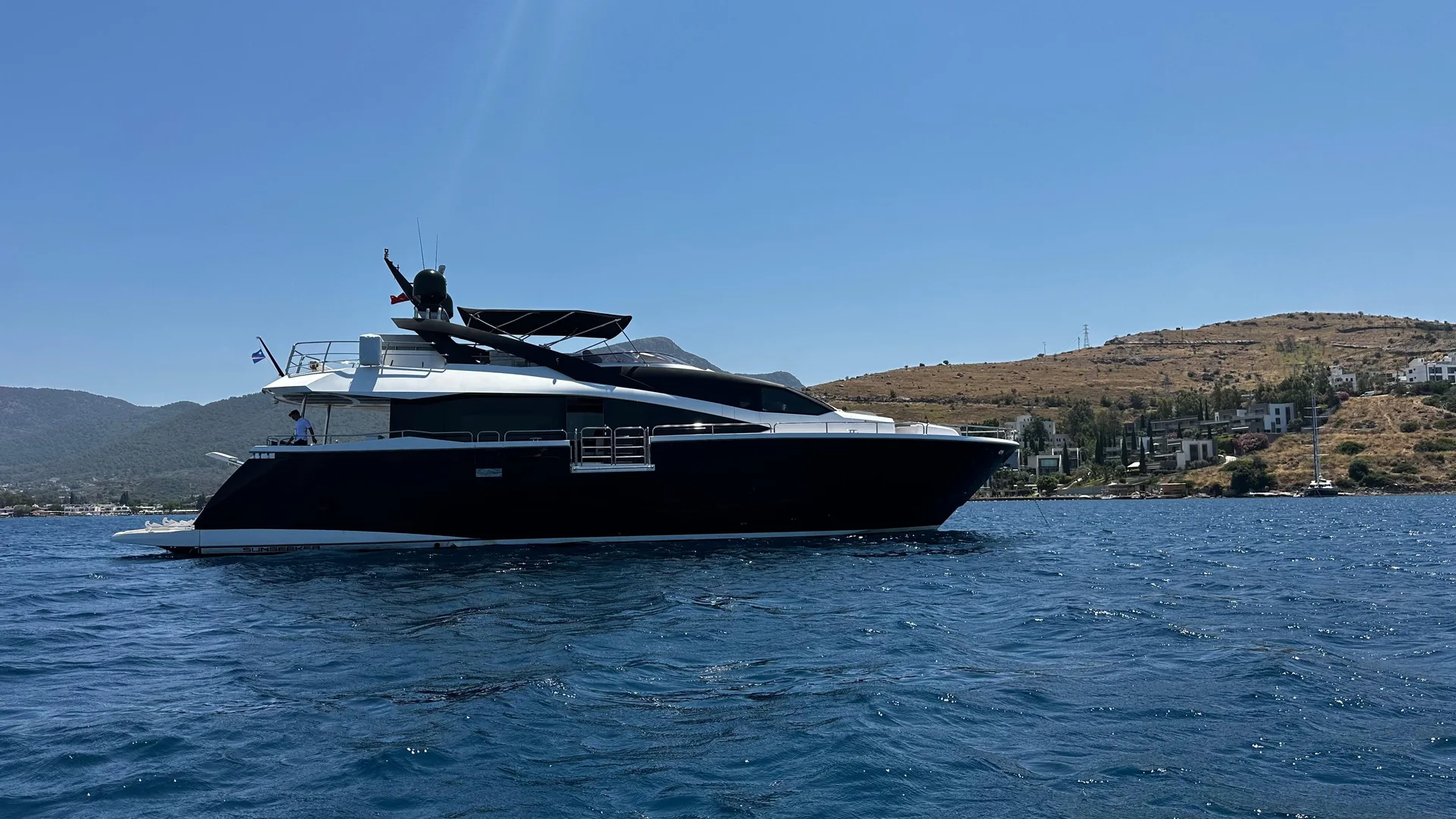 SUNSEEKER 86 YACHT - Image 1