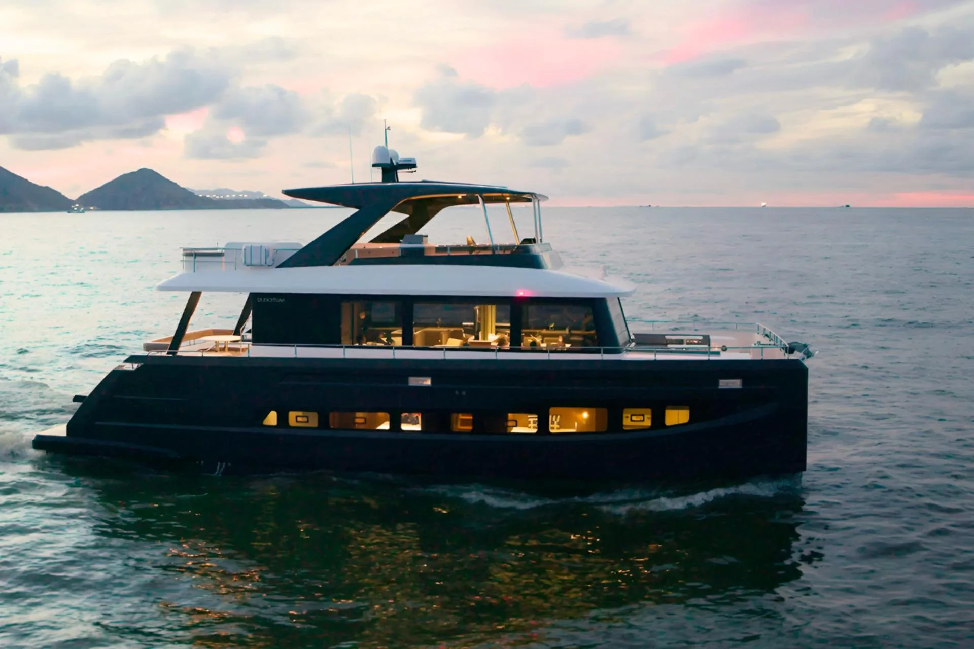 NAUTICKS N62 POWER CATAMARAN - Image 1