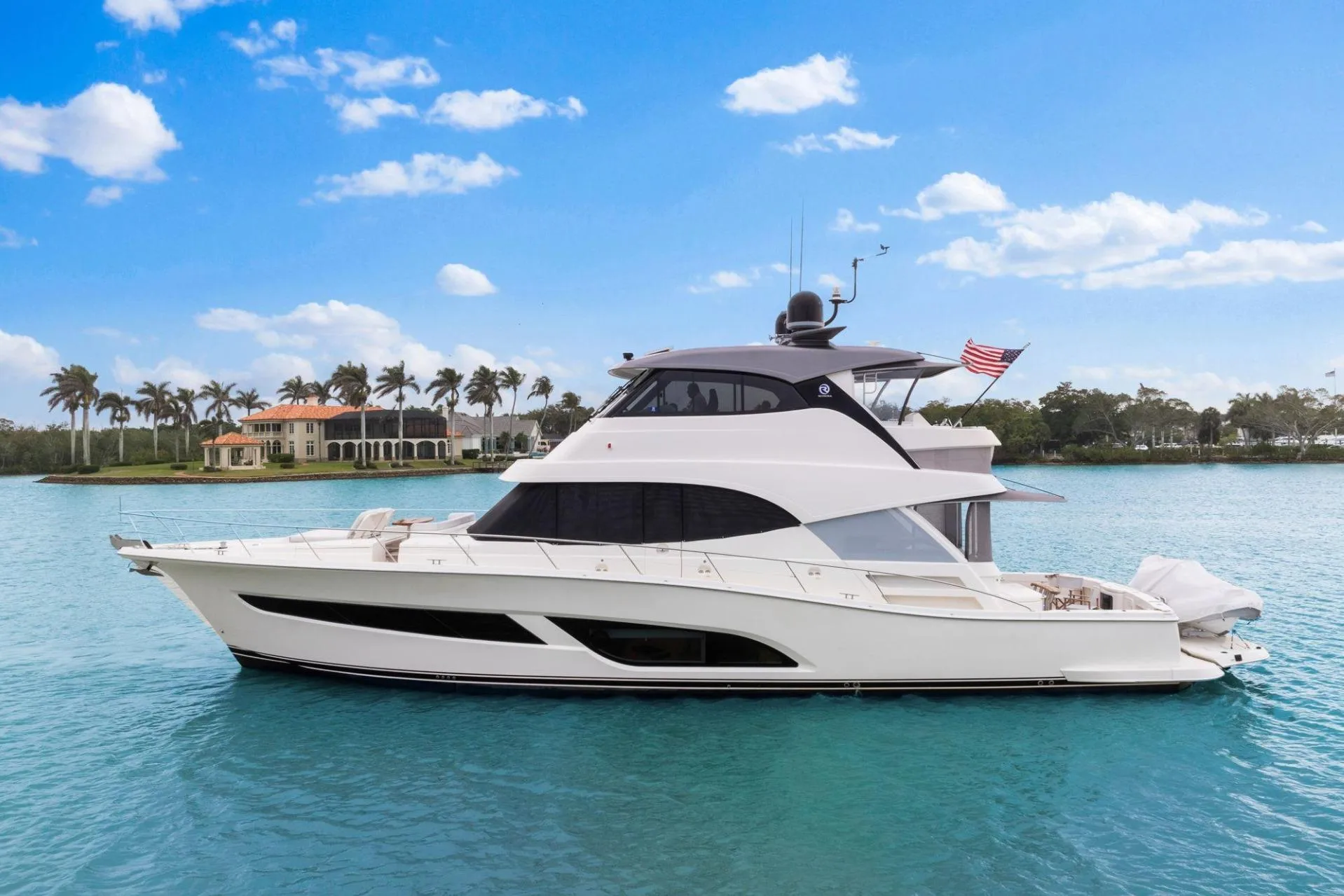 RIVIERA 64 SPORTS MOTOR YACHT - Image 3