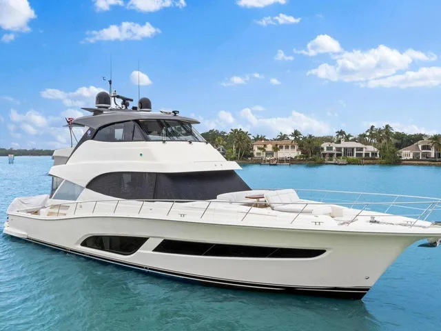 Riviera 64 Sports Motor Yacht — Riviera