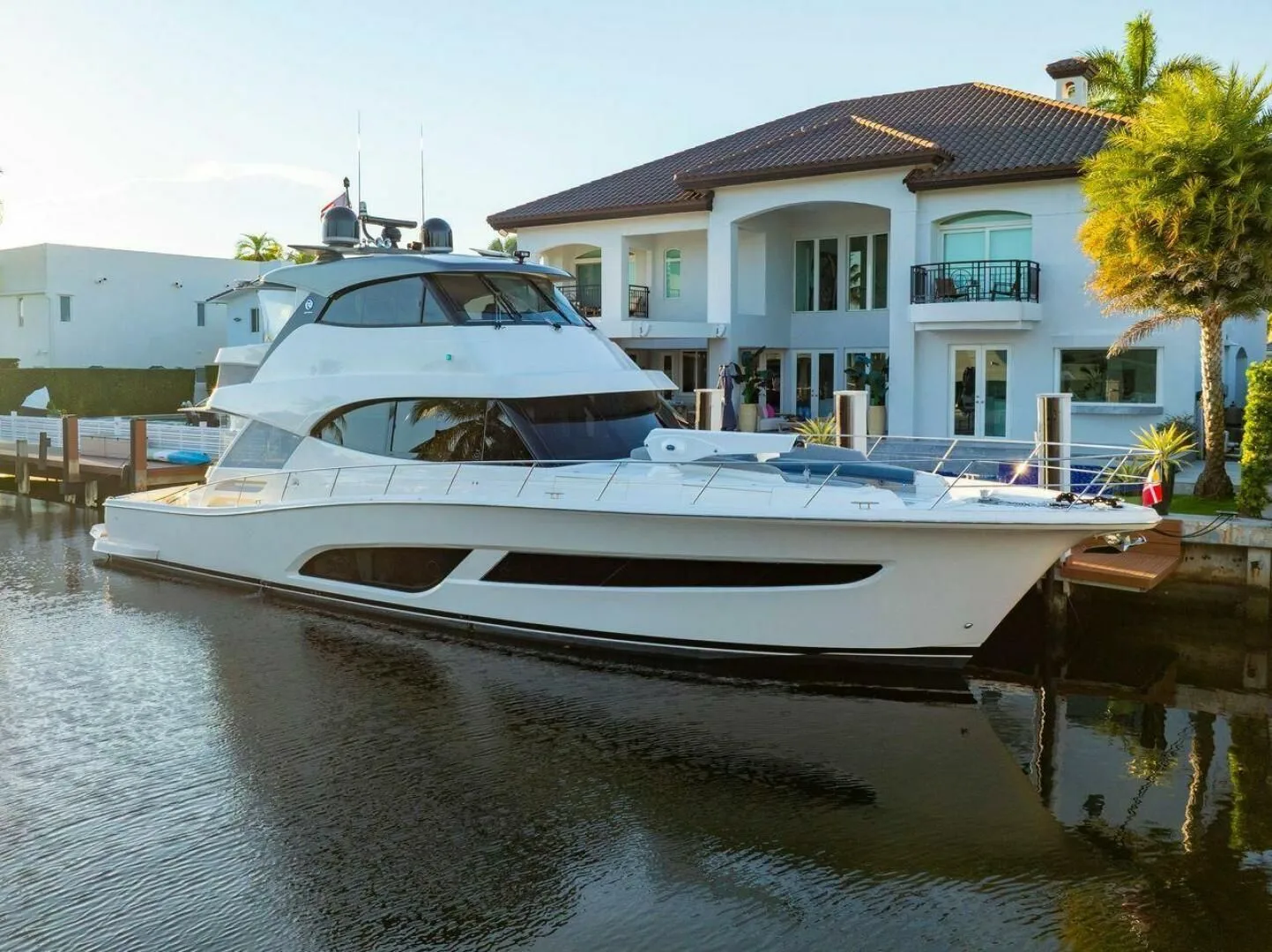 2023 RIVIERA 64 SPORTS MOTOR YACHT - Image 3