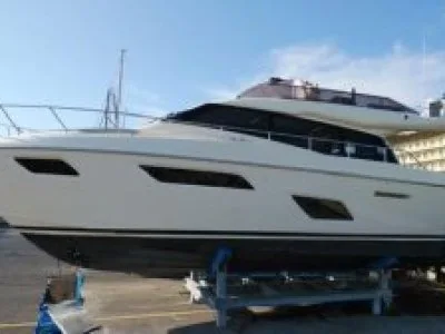 FERRETTI 450 FLYBRIDGE - Image 1