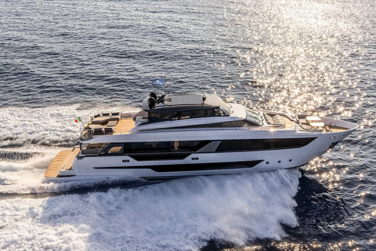 FERRETTI 1000 SKYDECK - Image 3