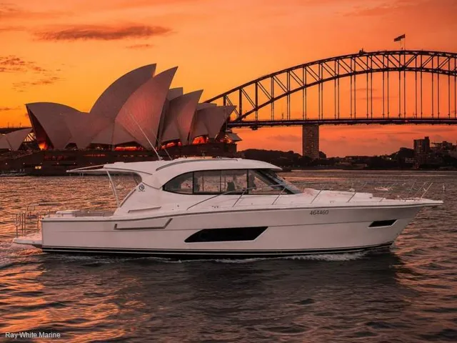 Riviera 445 SUV - AS NEW + 2D AMSA SURVEY — Riviera