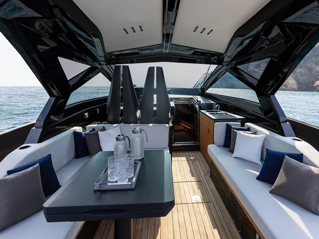 Yacht image 12