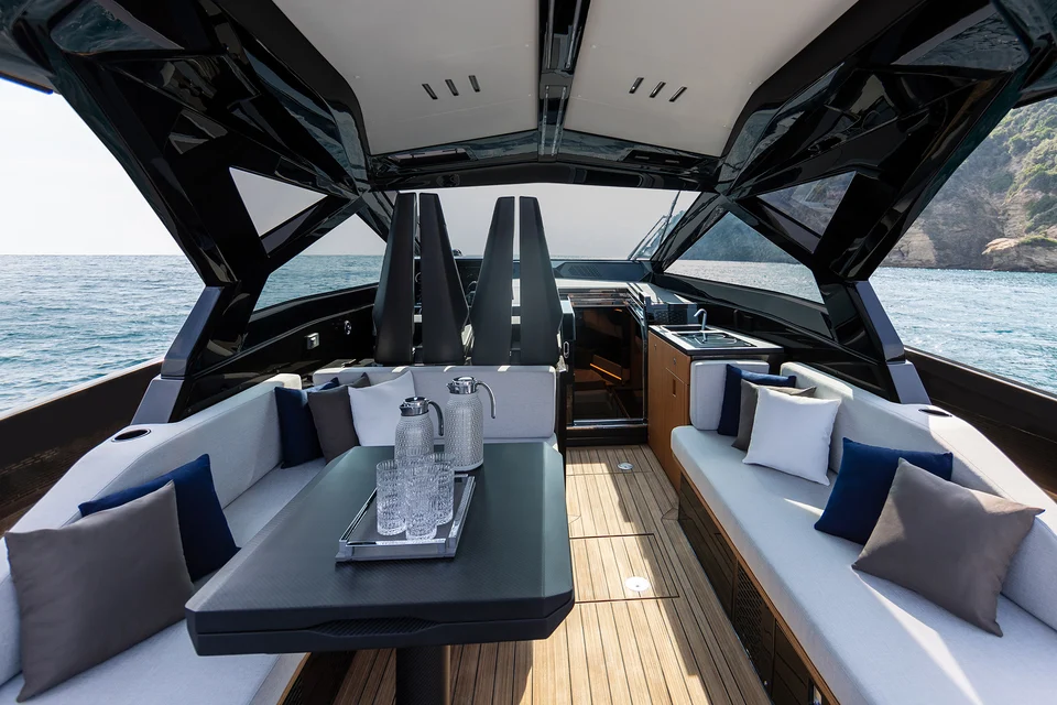 Yacht image 12
