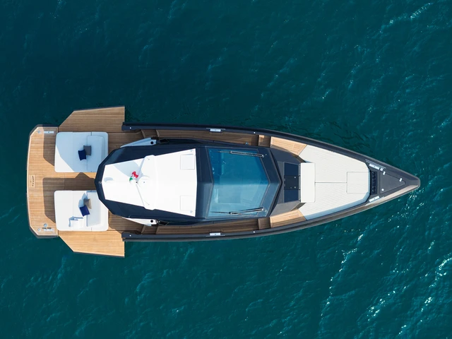 Yacht image 8