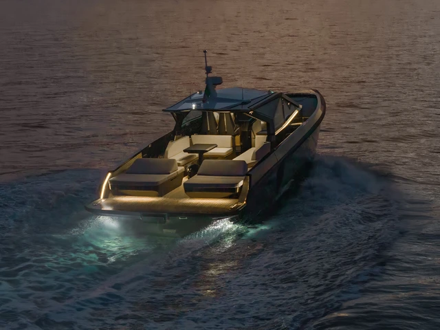 Yacht image 18