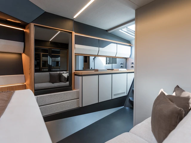 Yacht image 16