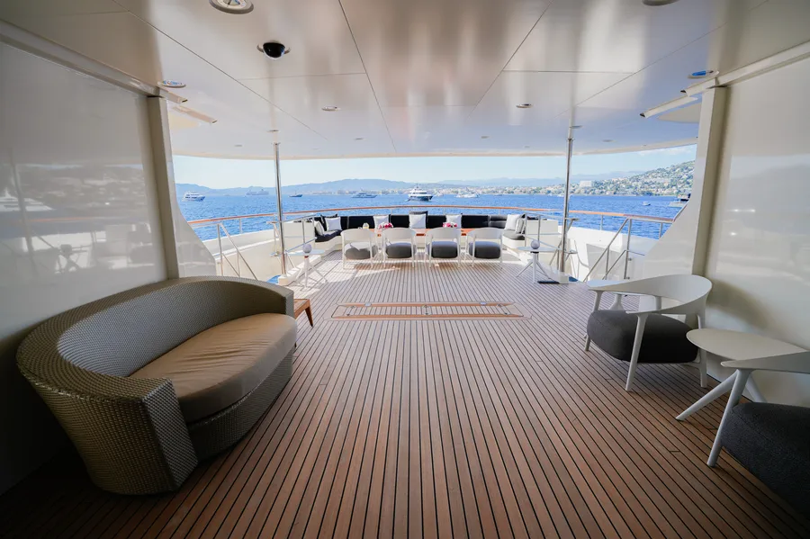 GHOST III, on deck 6