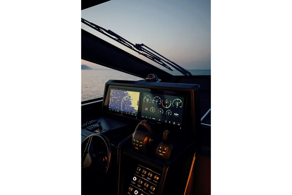 Yacht image 13
