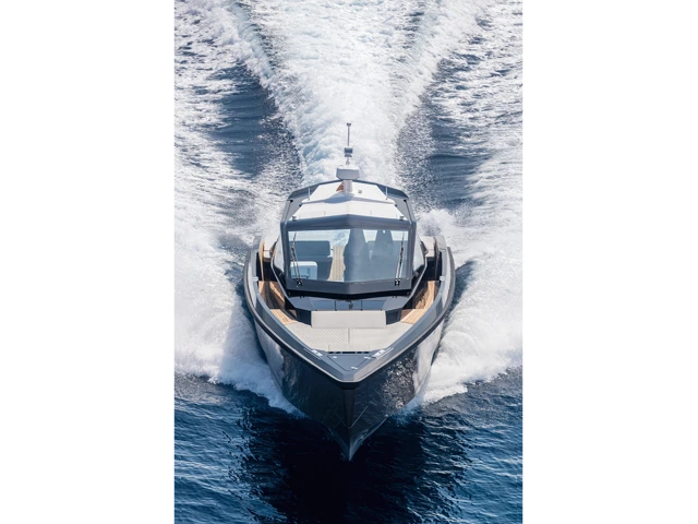 Yacht image 9