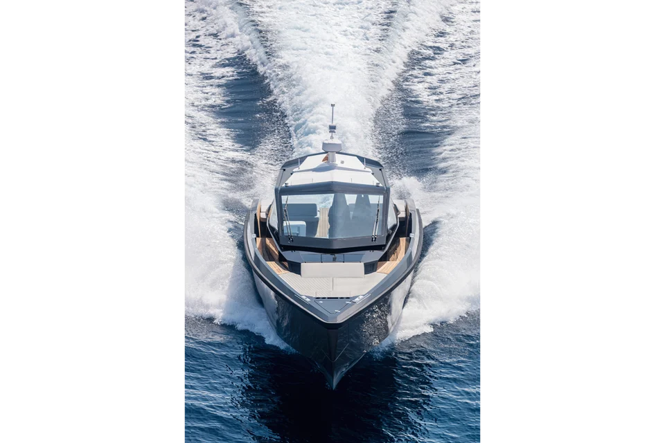 Yacht image 9
