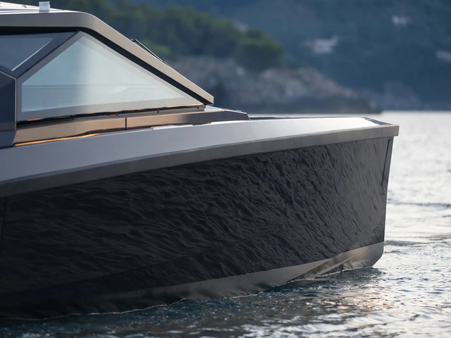 Yacht image 10