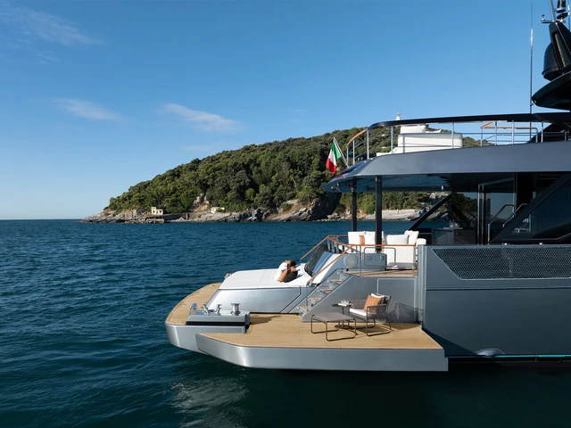 Yacht image 4